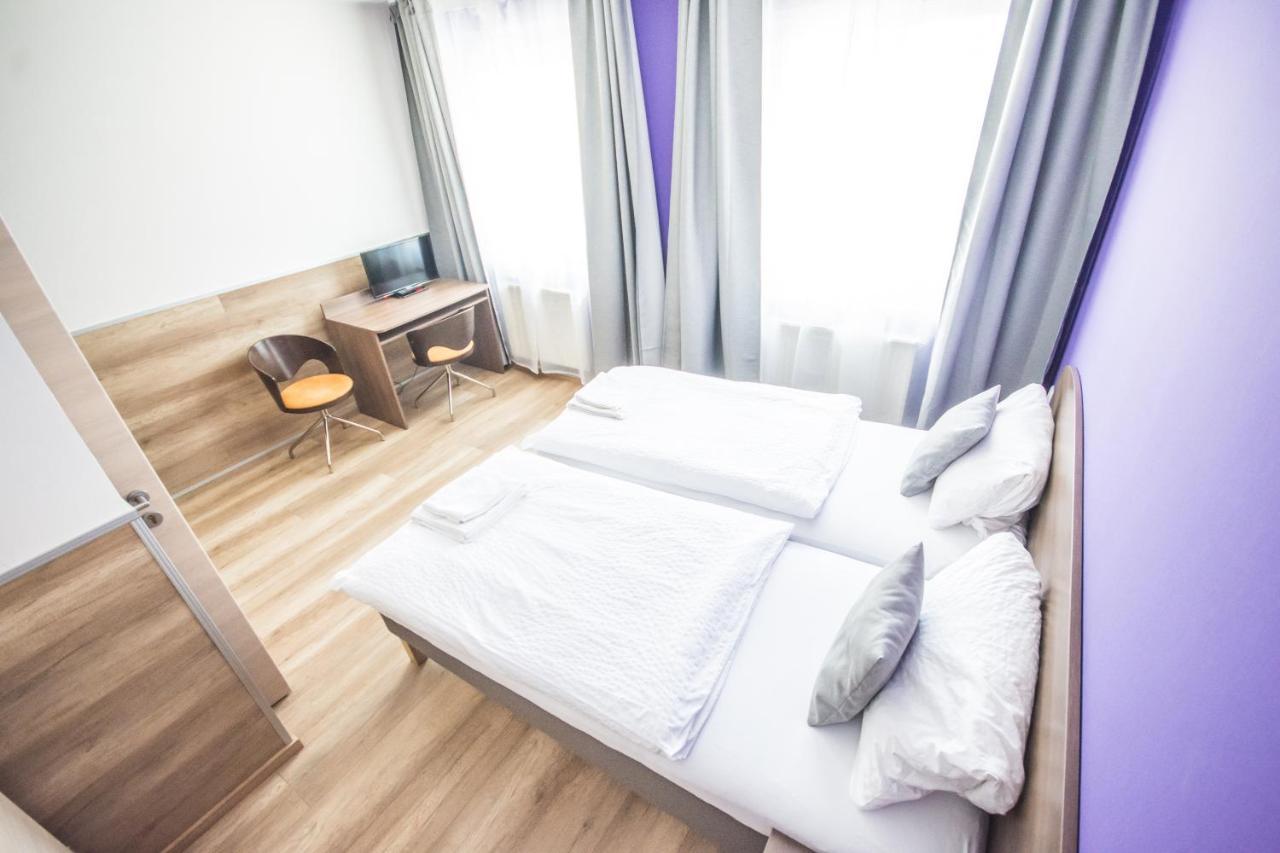 Hotel Turmfalke 24H Check In ลินซ์ ภายนอก รูปภาพ