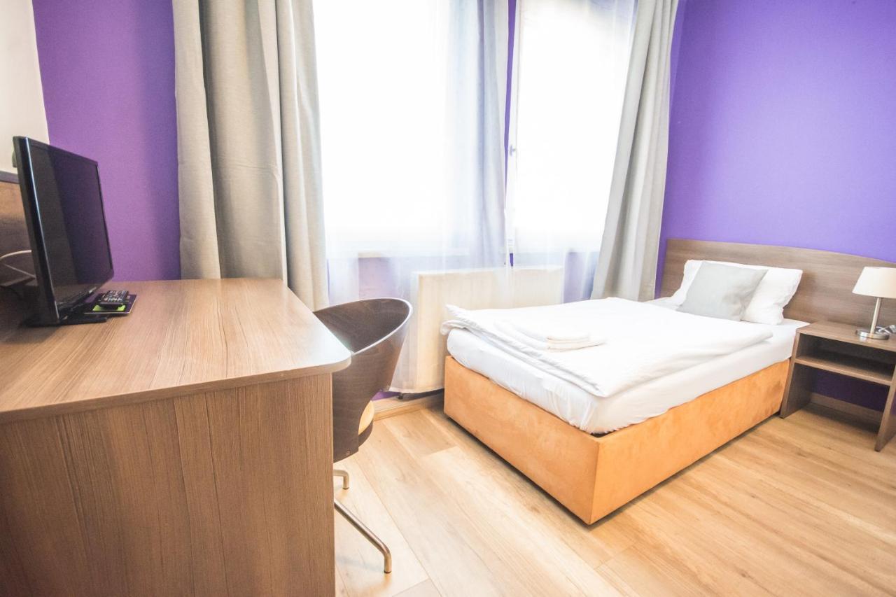 Hotel Turmfalke 24H Check In ลินซ์ ภายนอก รูปภาพ